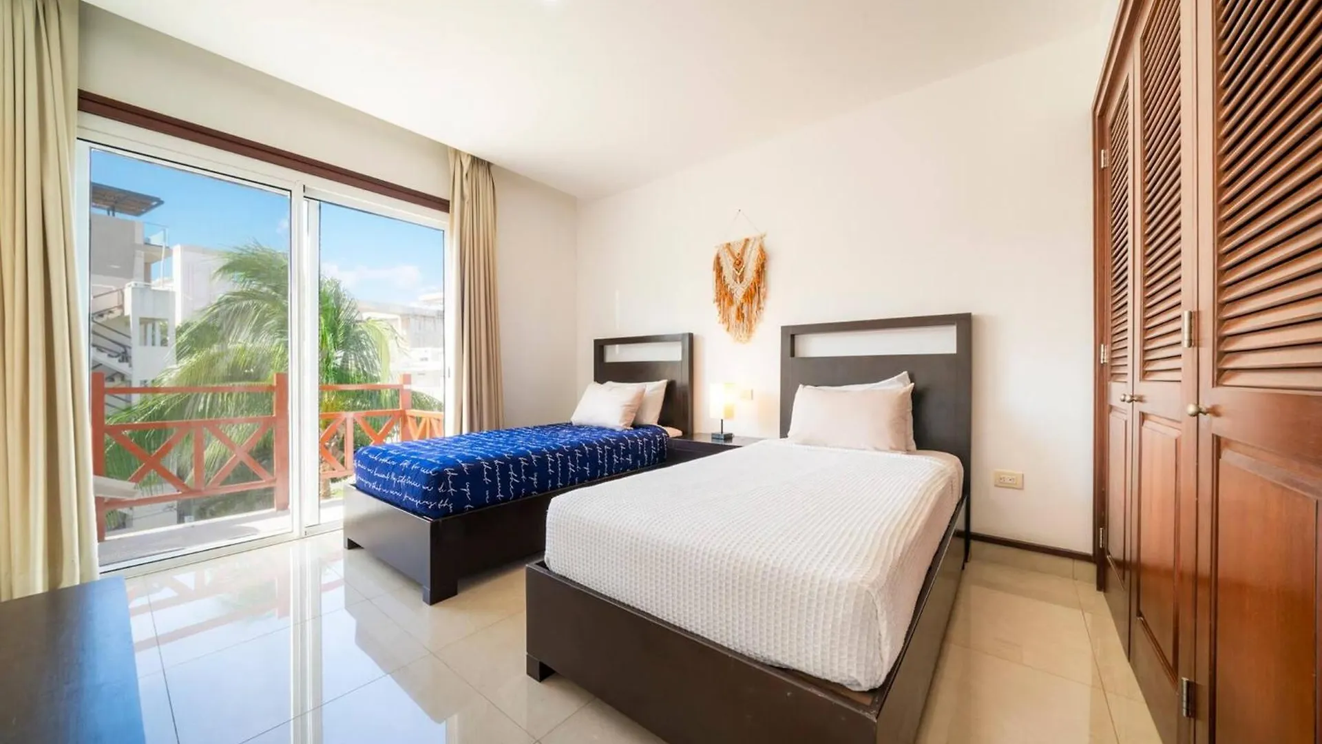 Feriehus Modern 3Br Condo In The Center Of Playa Del Carmen - Muuyal 304 Mexico