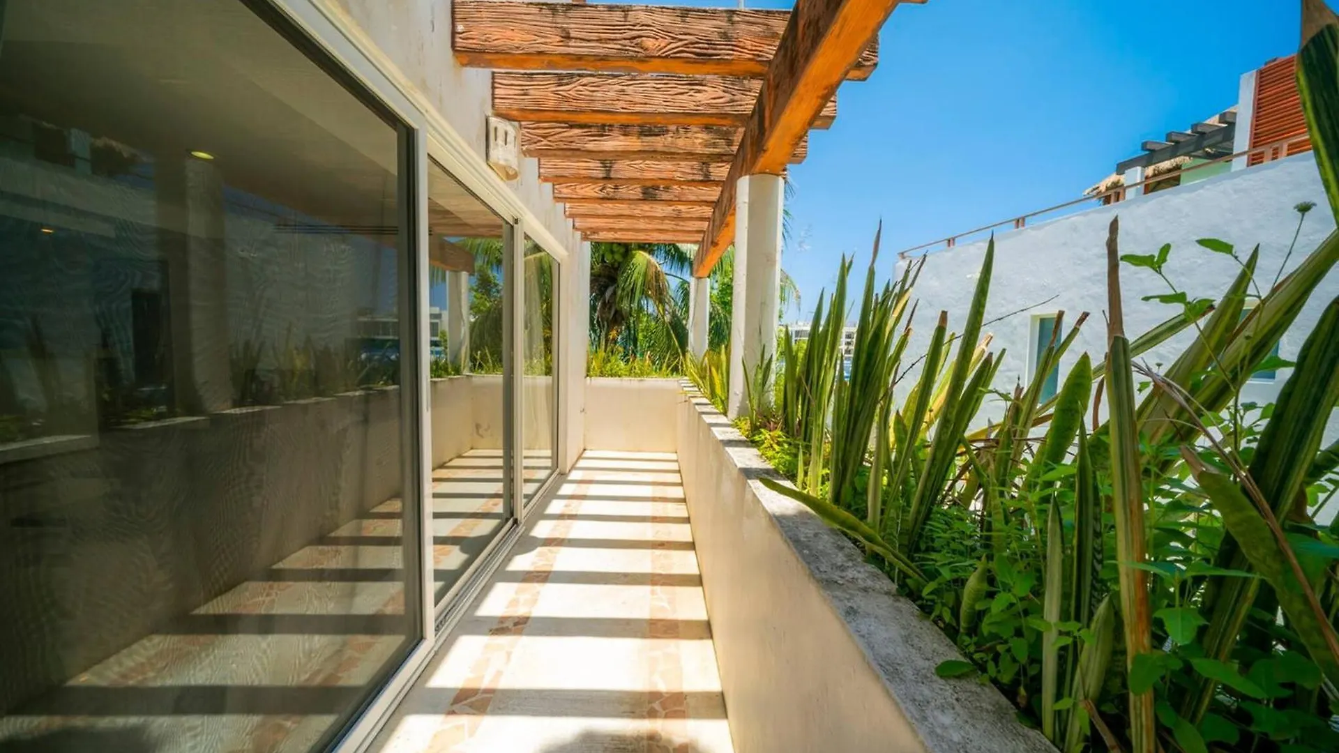 Modern 3Br Condo In The Center Of Playa Del Carmen - Muuyal 304 0*,  Mexico